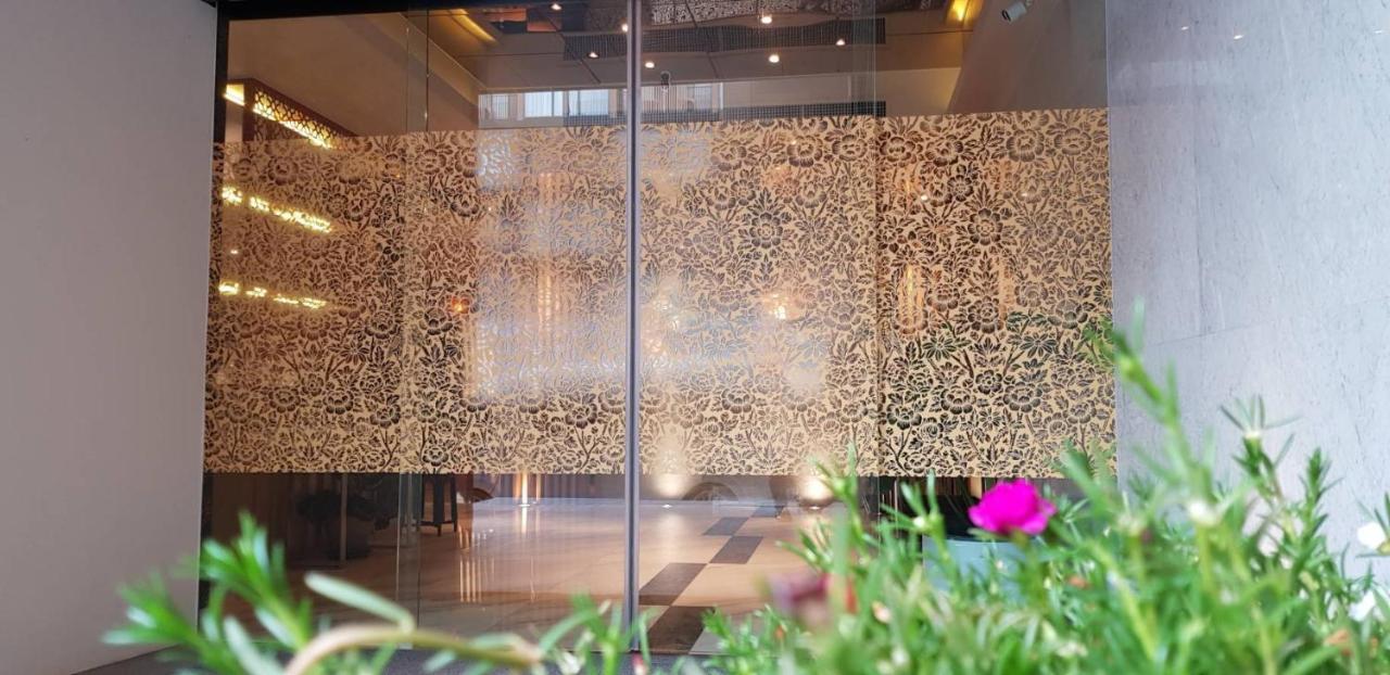 Bizotel Premier Hotel & Residence Bangkok Exterior foto